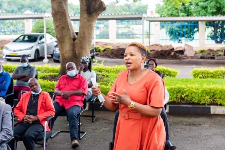 Blantyre Market venders chairperson, Mevis Rahim making her contribution 